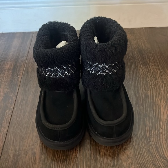 NWT UGG Mini Braided Boots! - Picture 3 of 7
